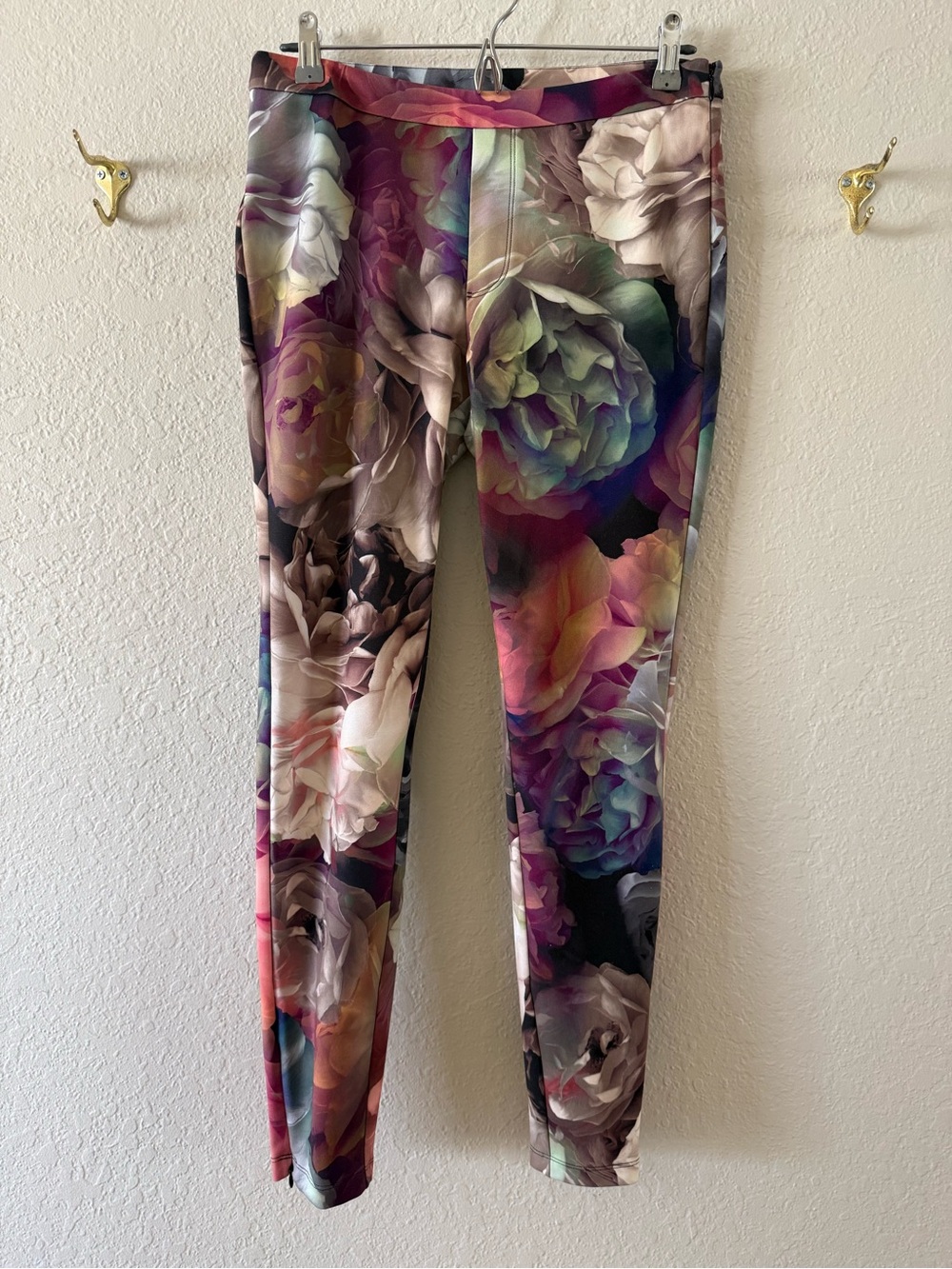Ted Baker London Sew in Love Floral Legging Pants Size US 6 Ankle and Side Zips
